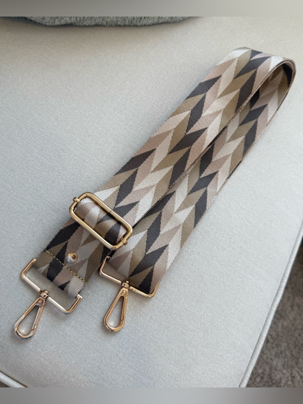 Pom Pom London Adjustable Geometric Bag Strap in Neutral Tones - Picture 5 of 5